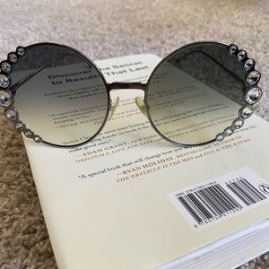Fendi Round sunglasses